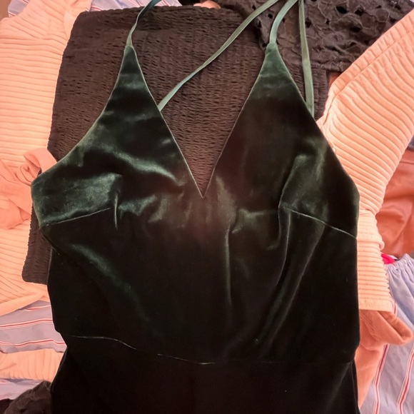 Elegant Green Velvet Jumpsuit - Picture 5 of 7